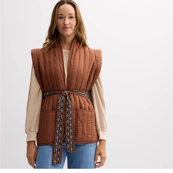 NWT Women's Farmers Market Quilted Vest Size Medium Color Brown - Picture 2 of 8